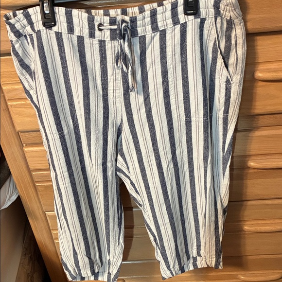 Per Se Pants - Per Se Striped Blue and White Drawstring capri Pants linen blend pockets